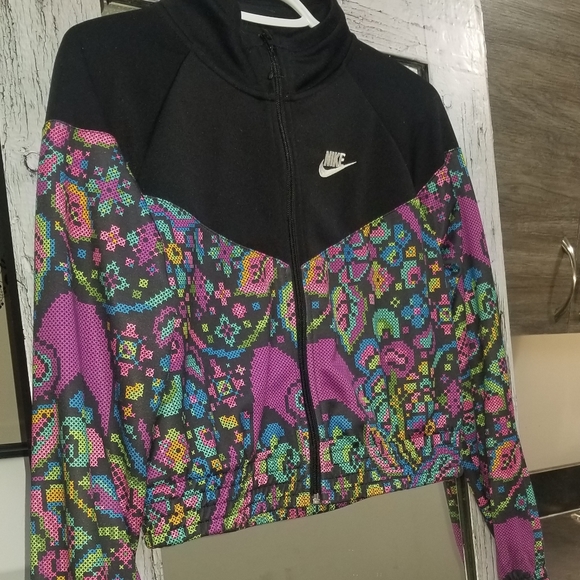 NWOT NIKE CROPPED SWEATER - Picture 2 of 4